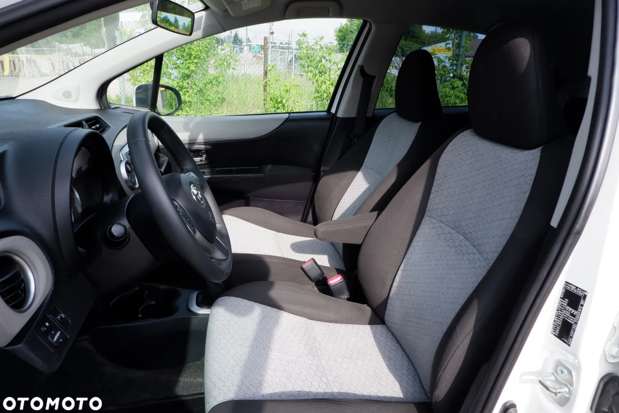 Toyota Yaris 1.0 Sol - 28