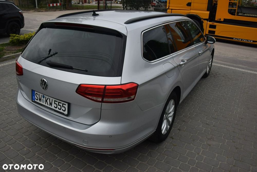 Volkswagen Passat - 12