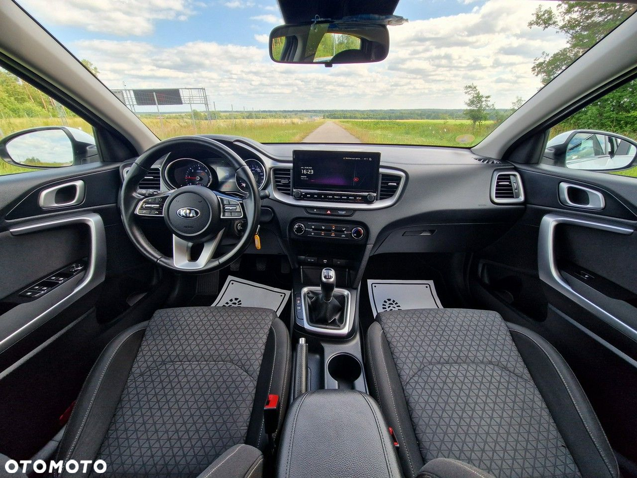 Kia Ceed - 13