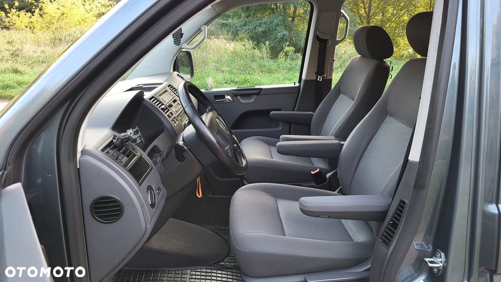 Volkswagen Caravelle - 10