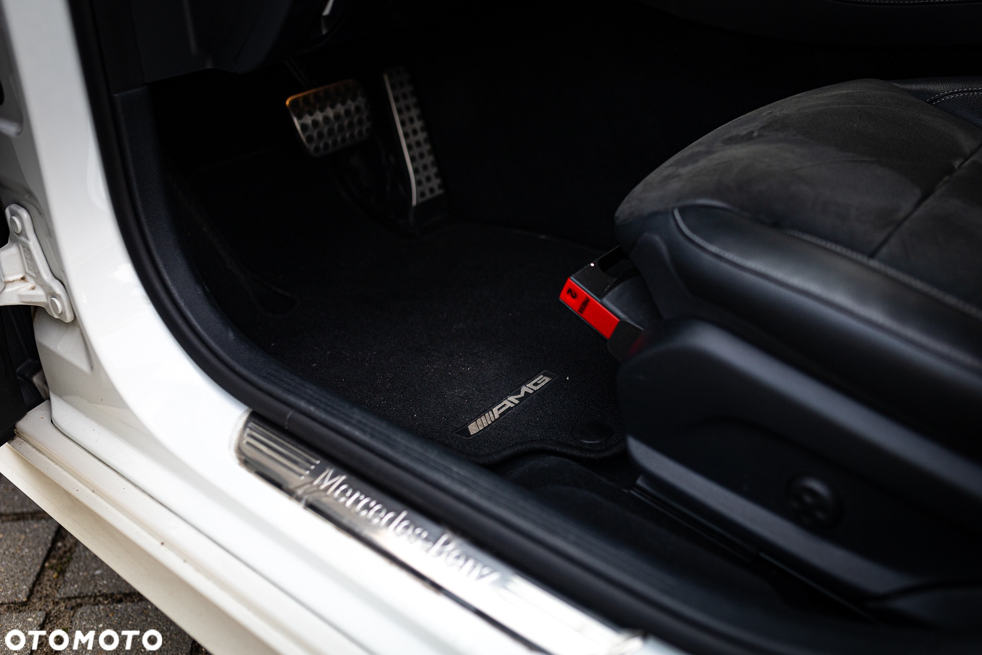 Mercedes-Benz Klasa E 220 d 4-Matic 9G-TRONIC - 35