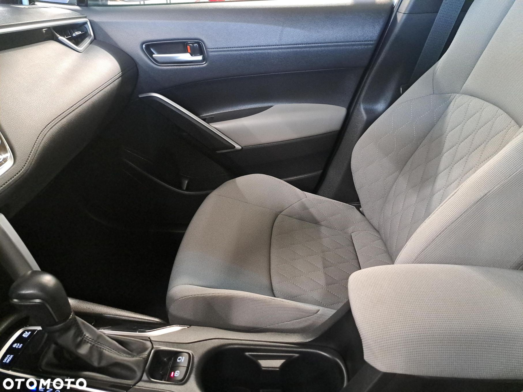 Toyota Corolla Cross 2.0 Hybrid Comfort - 26
