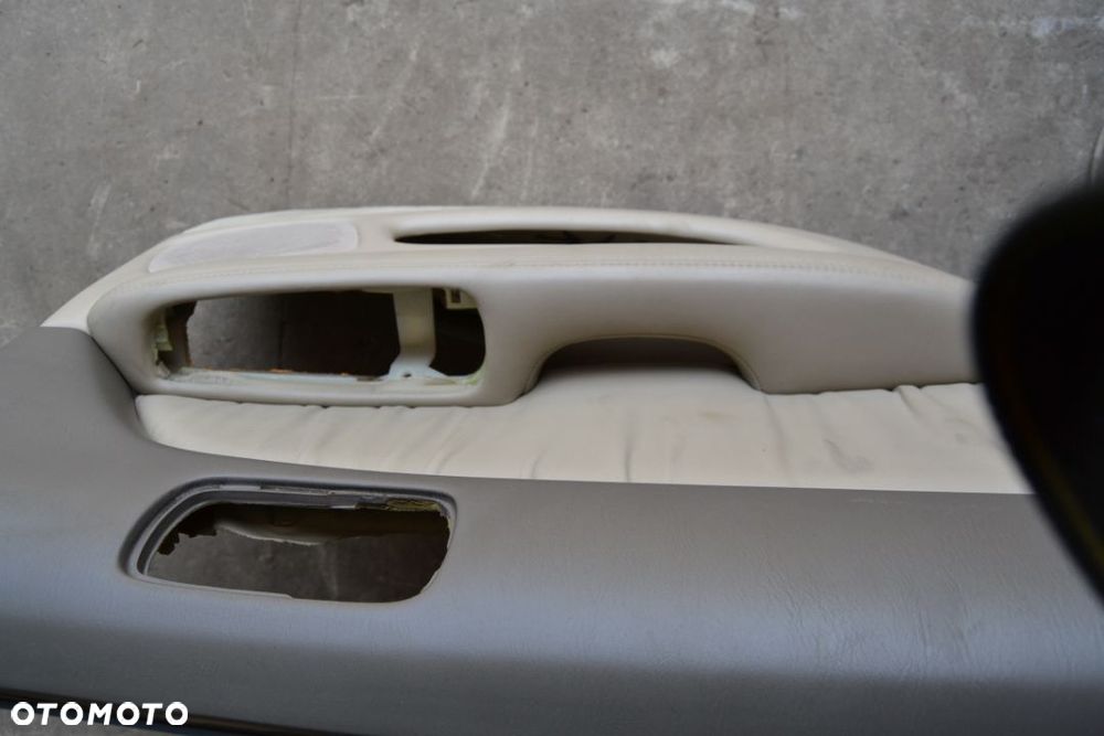 Boczek tył lewy Lexus LS 400 - 2