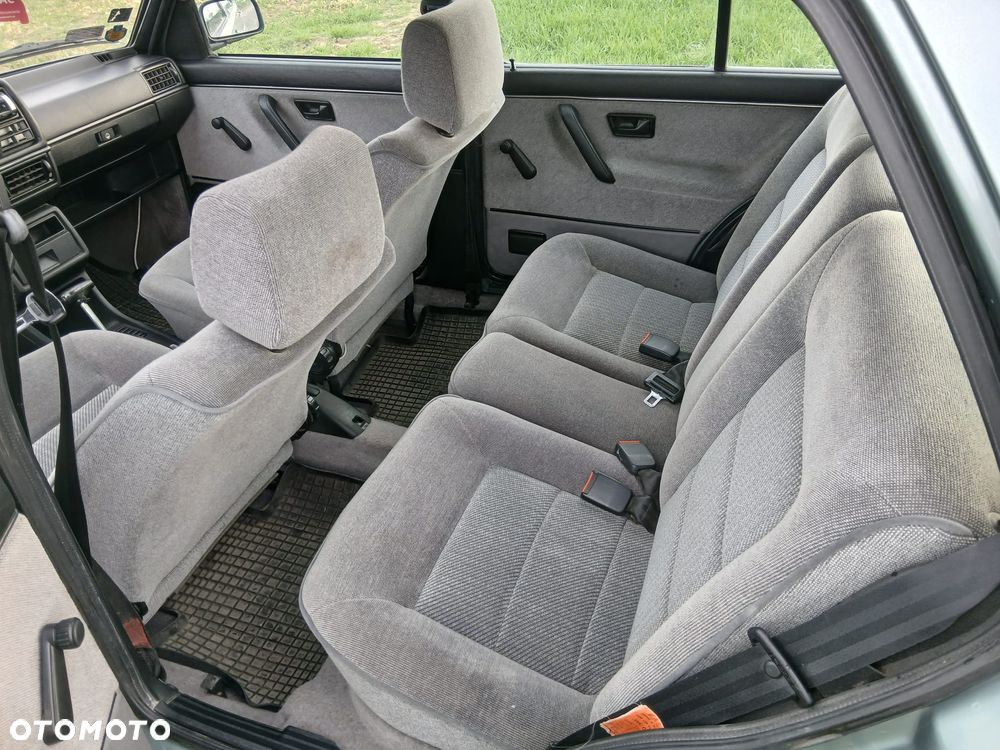 Volkswagen Golf - 10