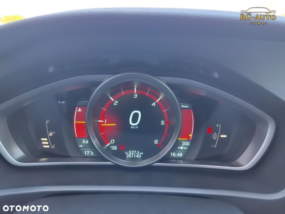 Volvo V40 Cross Country - 32