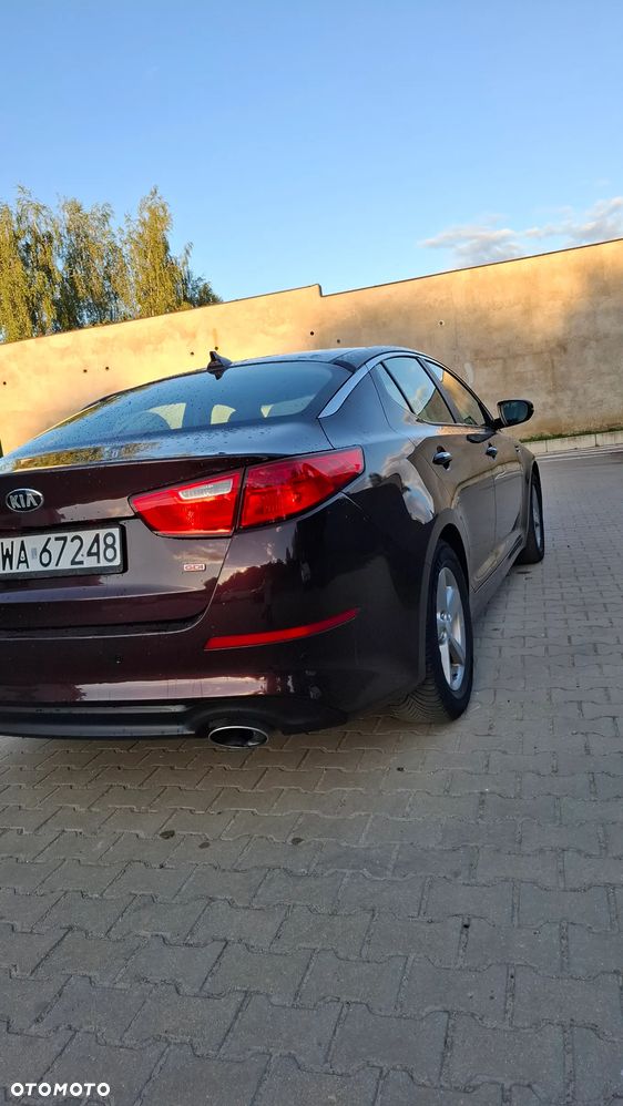 Kia Optima 2.0 L - 3