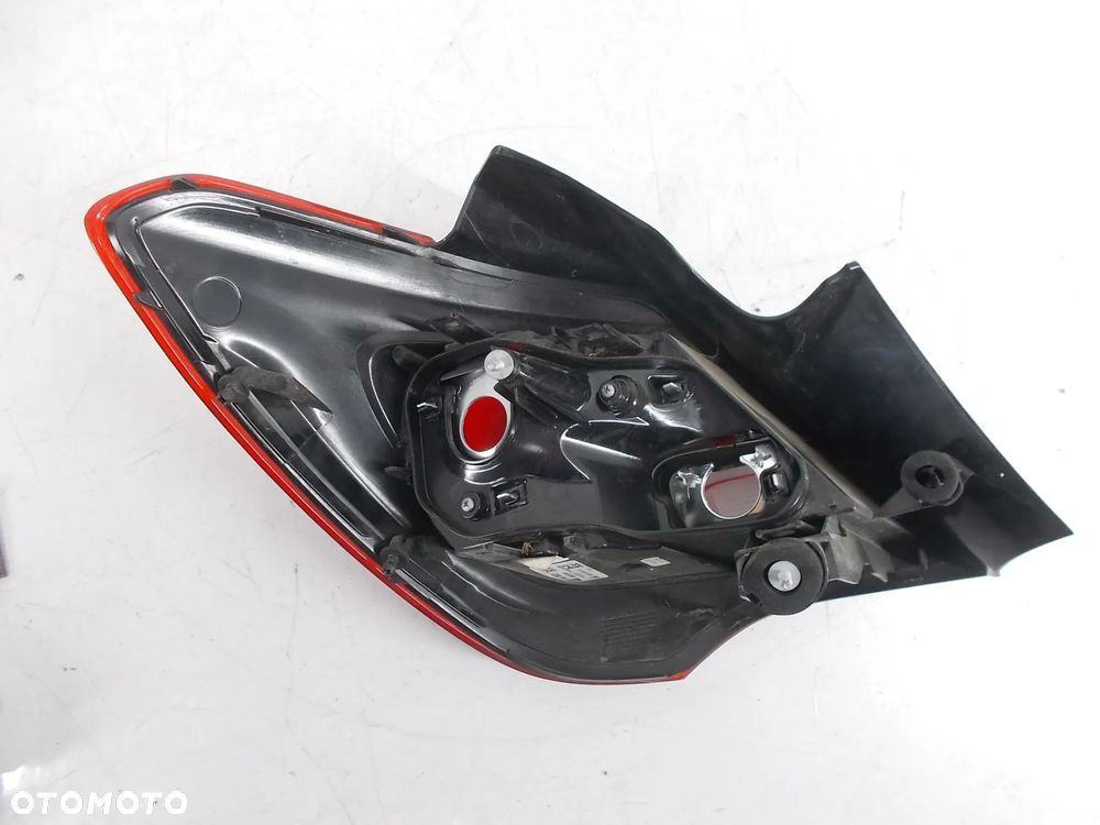 LAMPA TYLNA PRAWA OPEL CORSA E 39068623 - 2