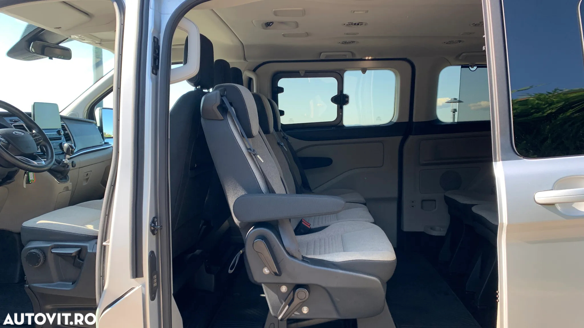 Ford Tourneo Custom Bus 320 2.0 EcoBlue 150 CP L2H1 Titanium X - 16