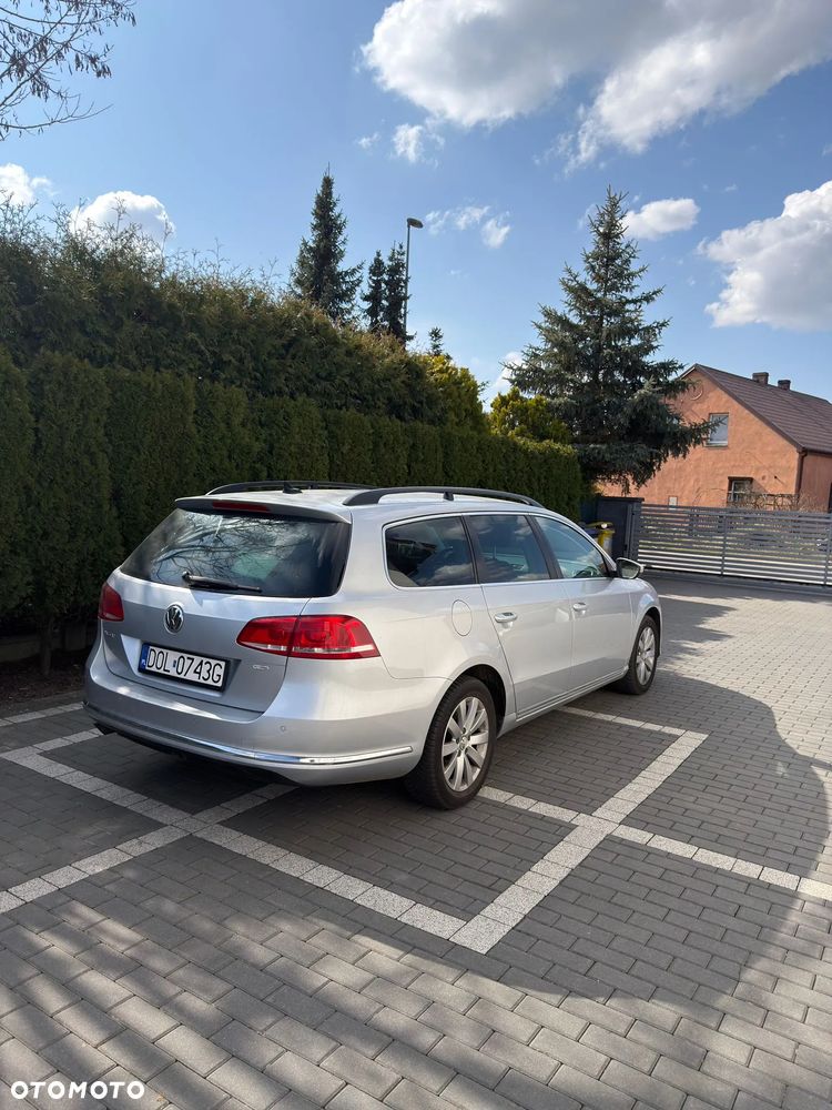 Volkswagen Passat - 4