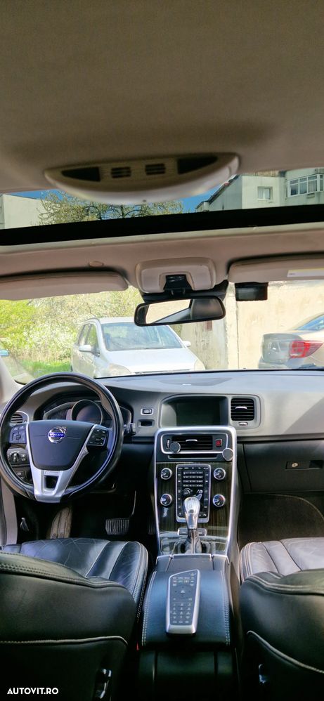 Volvo V60 D6 Plug-In-Hybrid AWD Geartronic Summum - 11