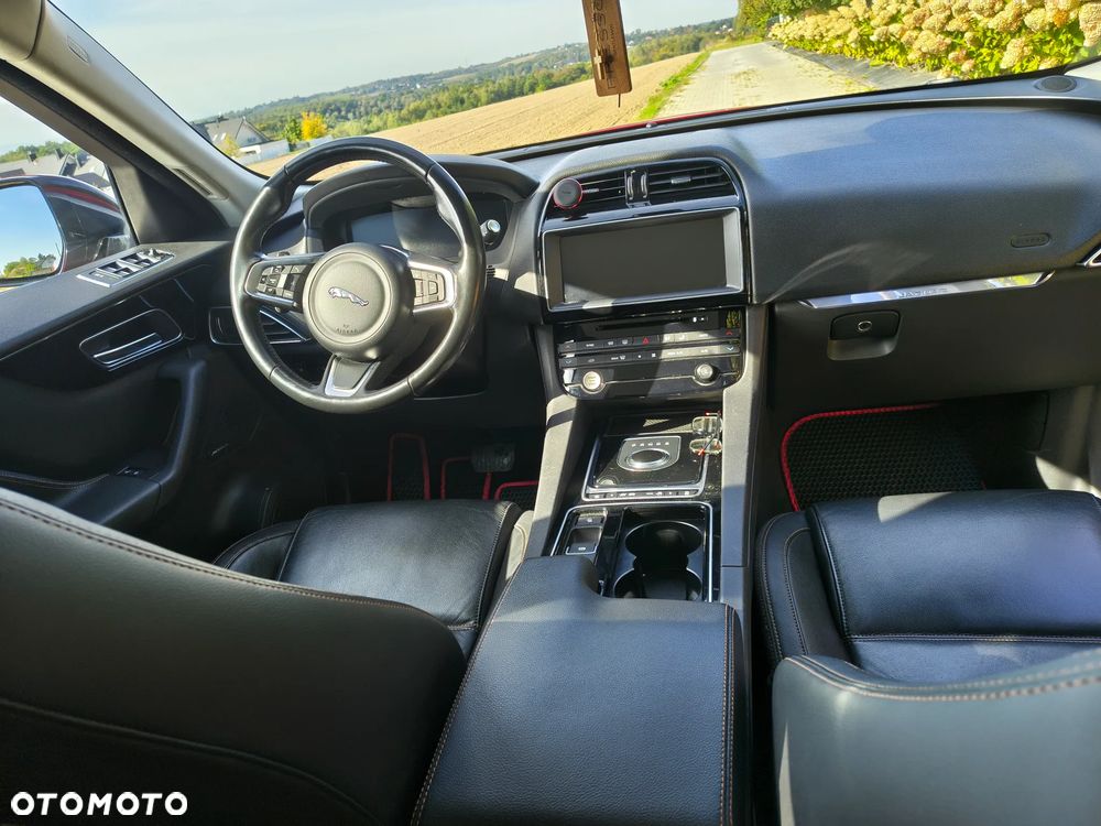 Jaguar F-Pace 2.0 i4D AWD Prestige - 12