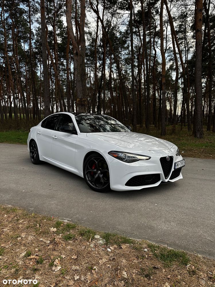 Alfa Romeo Giulia 2.0 Turbo 16V AT8 Veloce Ti - 3