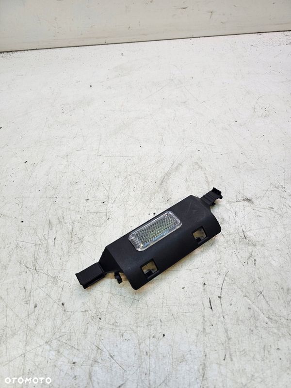 LAMPKA OŚWIETLENIE FOTELA AUDI A6 C6 A4 B7 Q7 4F0947113 - 2