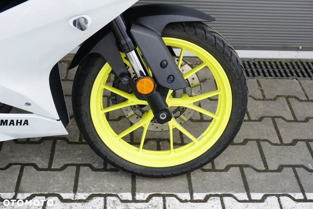 Yamaha YZF - 8