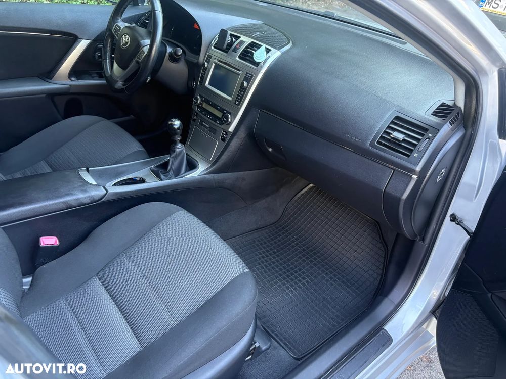 Toyota Avensis 2.0 D-4D - 12