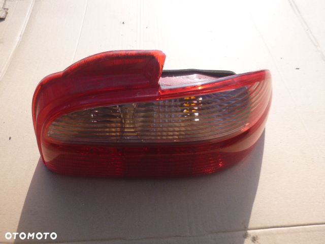 LAMPA PRAWY TYŁ PRAWA TYLNA TOYOTA AVENSIS I T22 SEDAN - 7