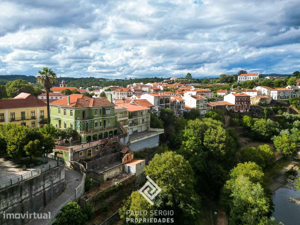 Palacete T8 do século XX, localizado na Vila da Sertã - Grande imagem: 4/42