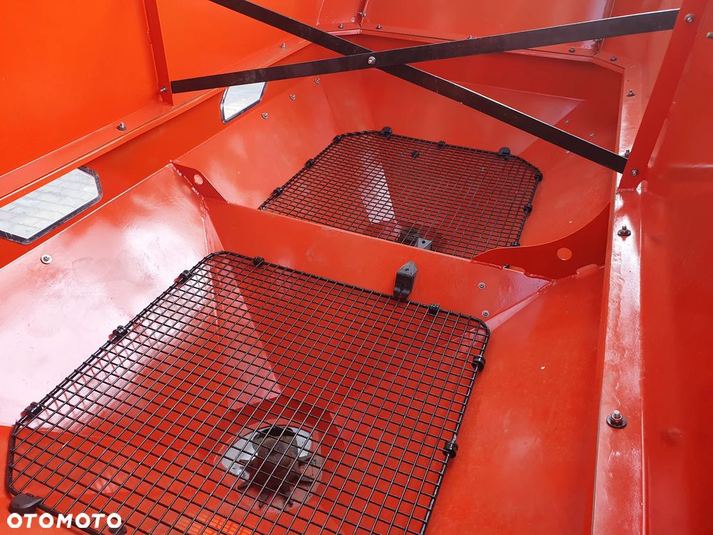 Kuhn Rozsiewacz AXIS 30.1 K 3.000 L - 11