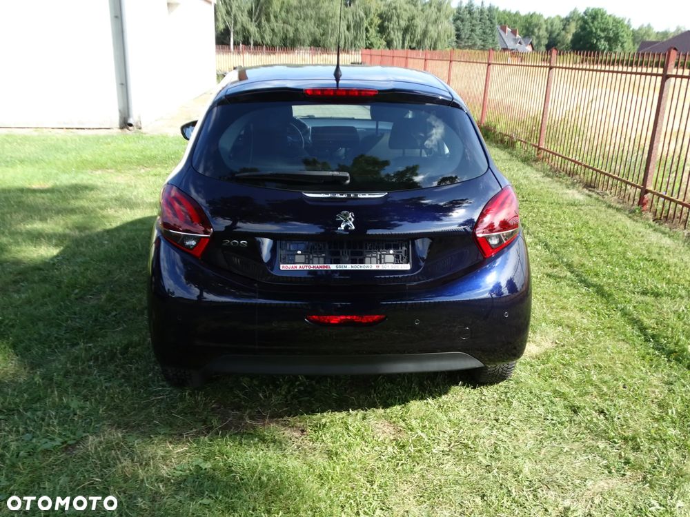 Peugeot 208 - 8