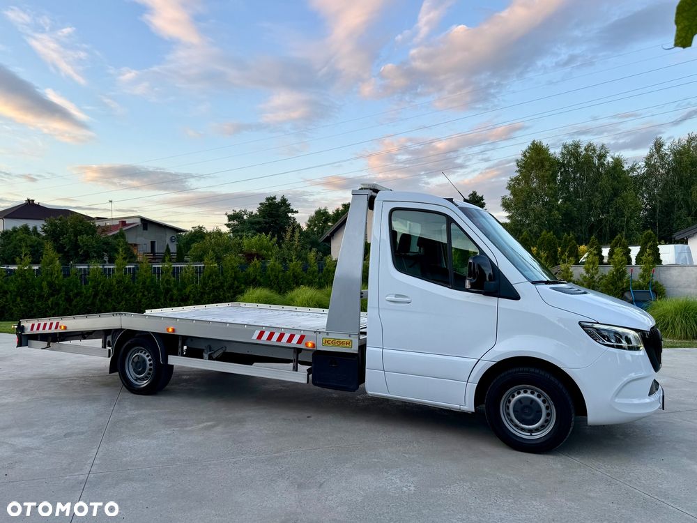 Mercedes-Benz Sprinter - 13