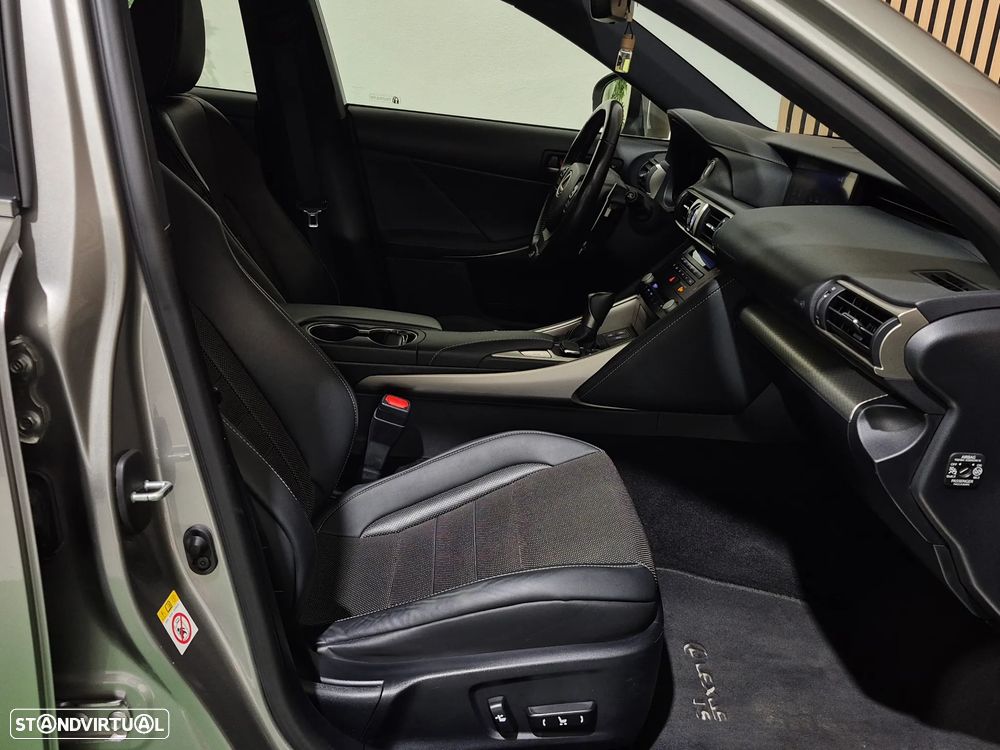 Lexus IS 200 t SPORT - 30