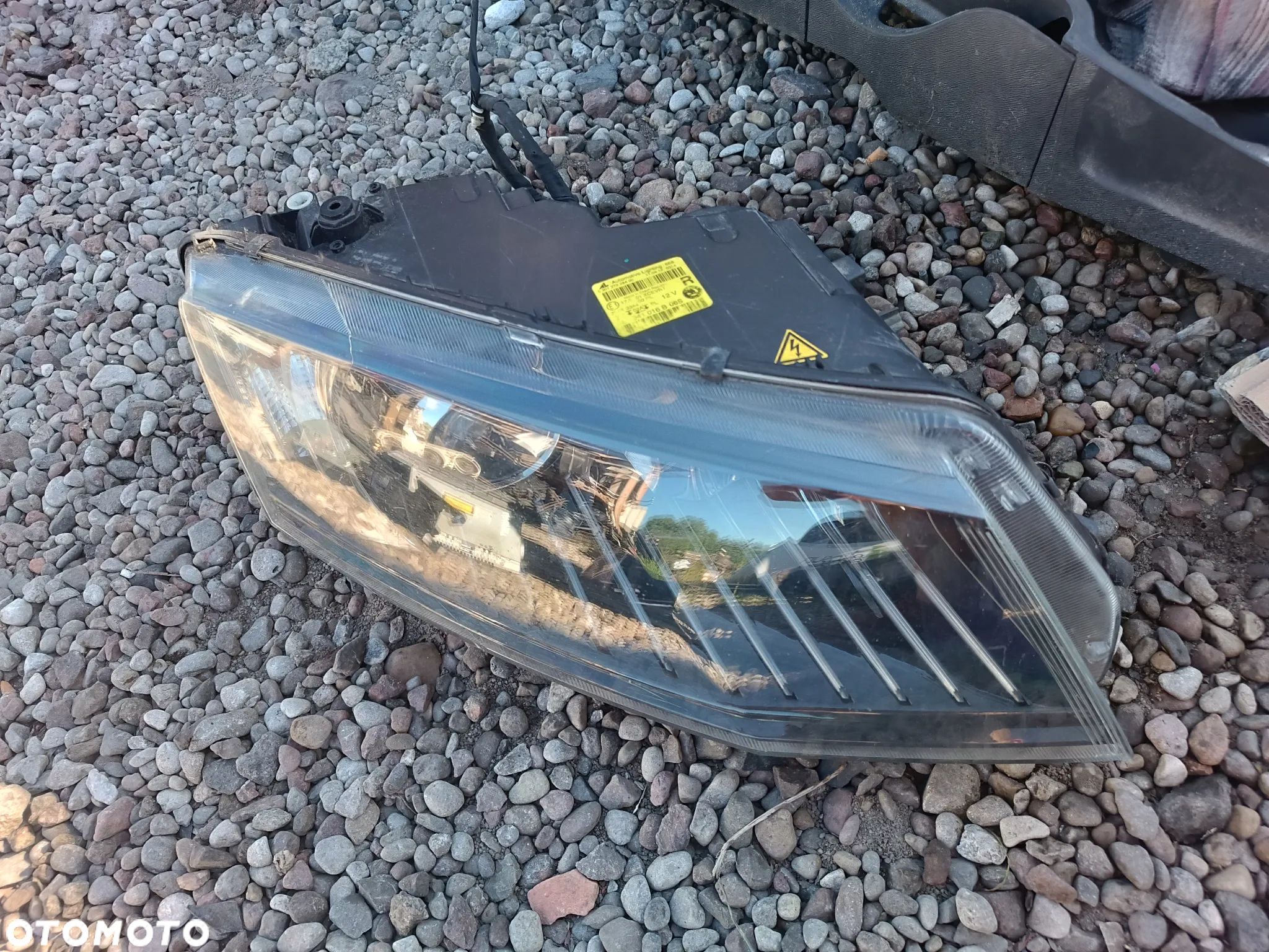 Lampa przód przednia prawa SKODA OCTAVIA III 2012-2016 BI-XENON 5E1941016B - 2