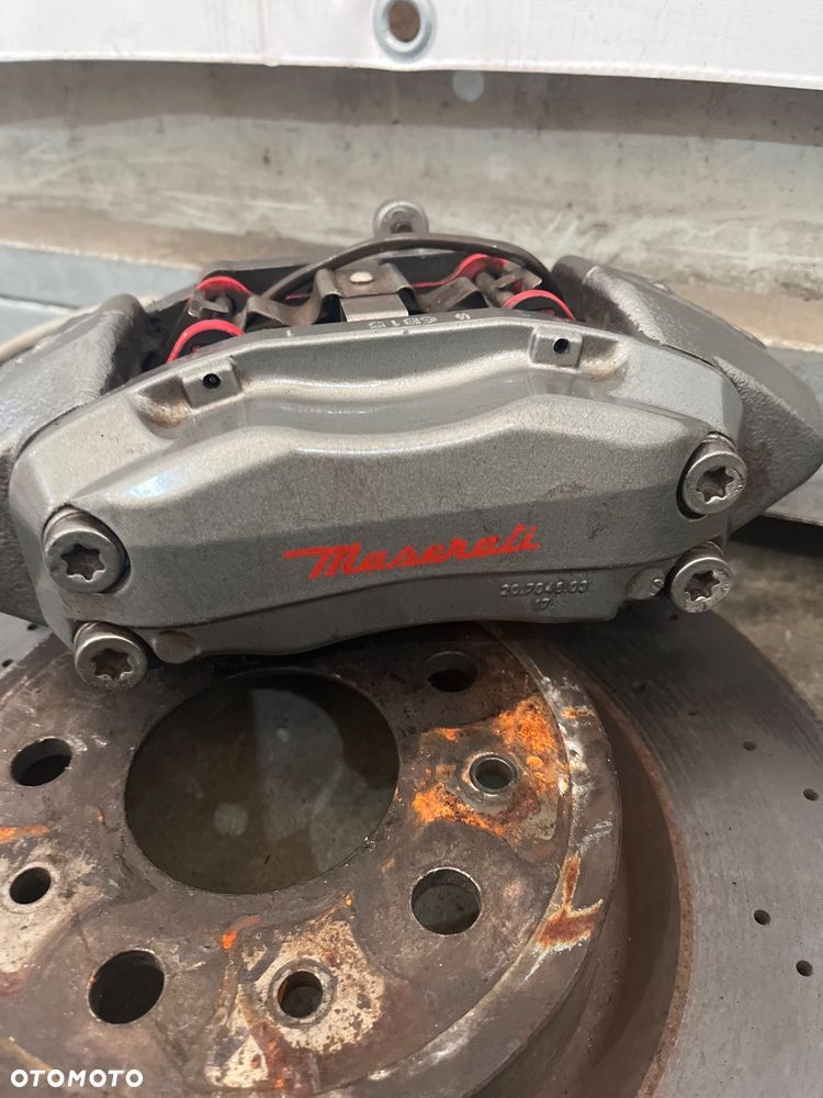 Zestaw zacisków Brembo z tarczami nawiercanymi Maserati Quatroporte 4.2 - 8