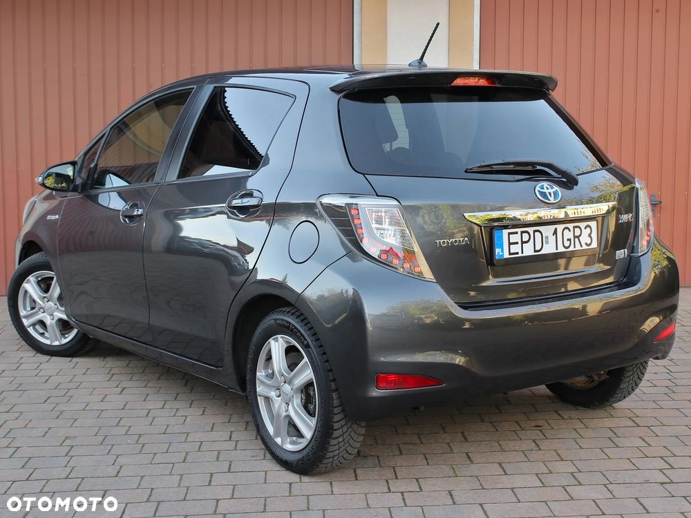 Toyota Yaris Hybrid 100 Dynamic - 5