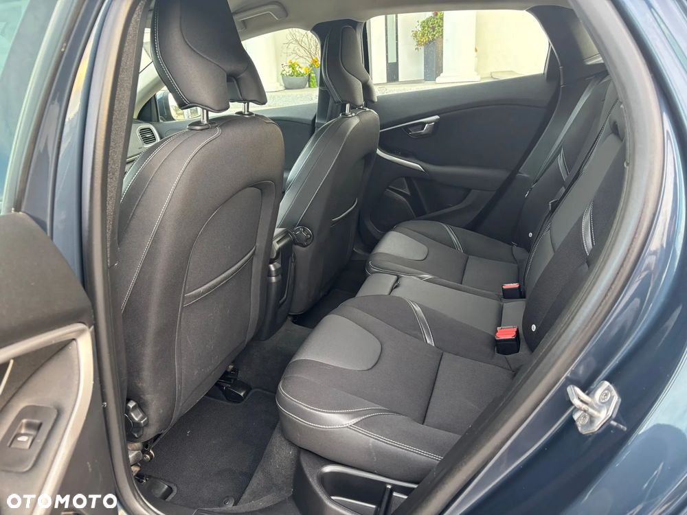 Volvo V40 D3 Geartronic RDesign - 16