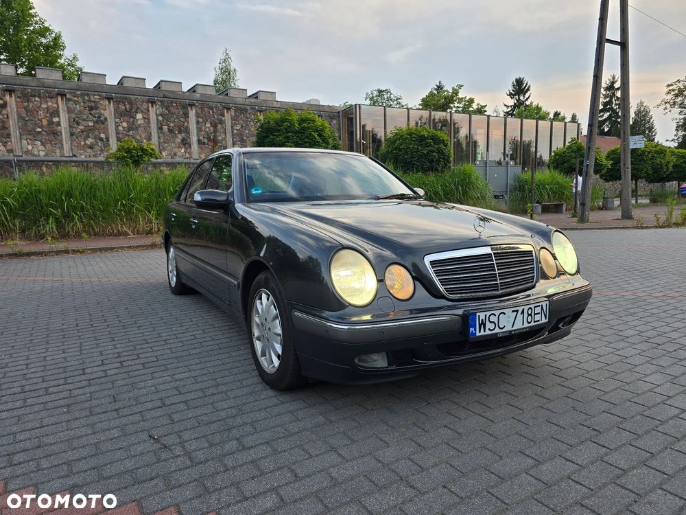 Mercedes-Benz Klasa E - 17
