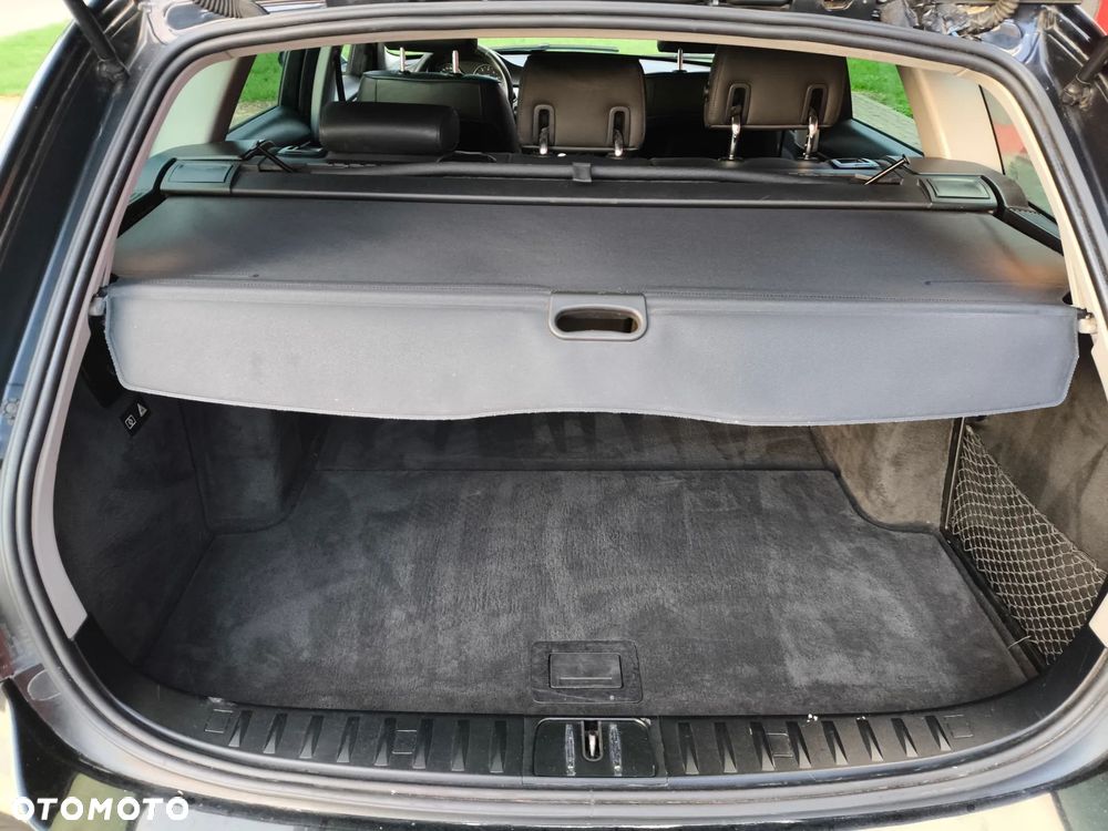 BMW Seria 3 325i Touring - 16