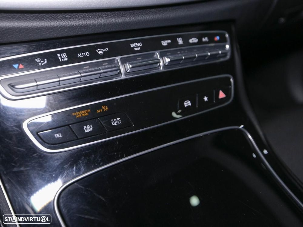 Mercedes-Benz E 300 de Avantgarde 4Matic - 24
