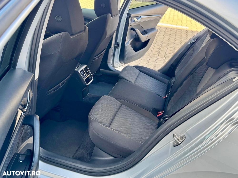 Skoda Octavia 2.0 TDI DSG Premium Edition - 11