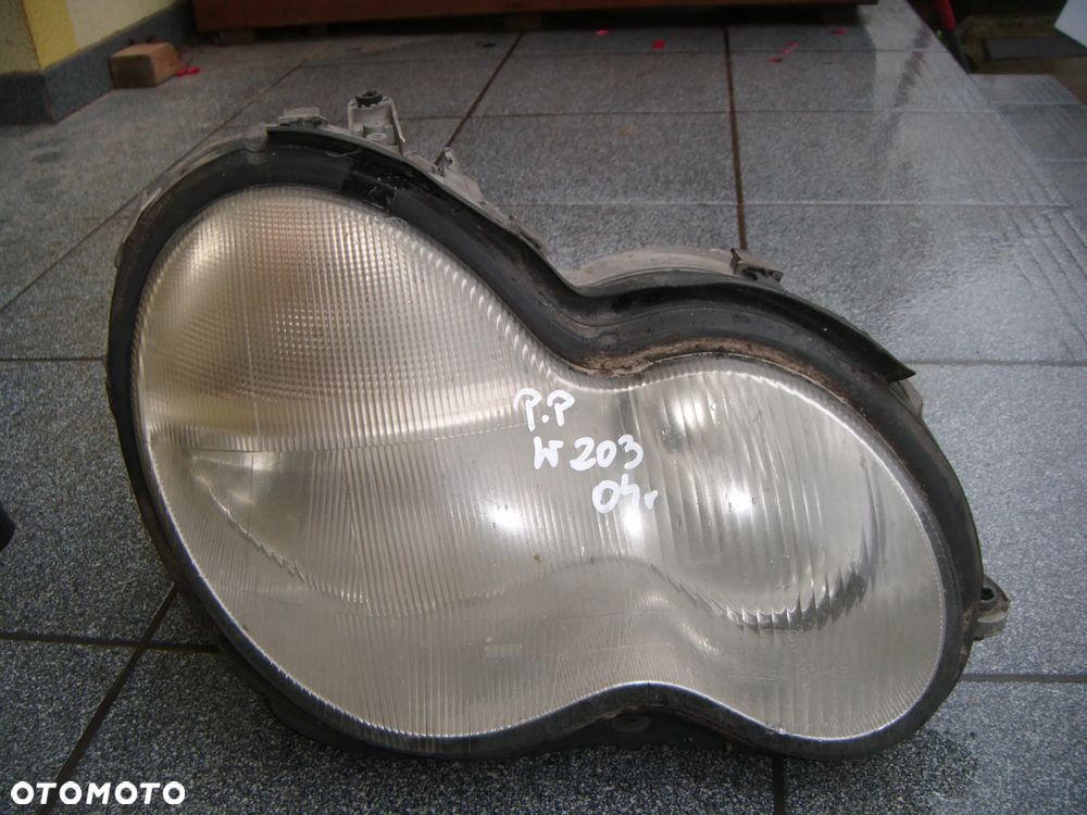 mercedes w203 c klasa lampa prawy przód - 1