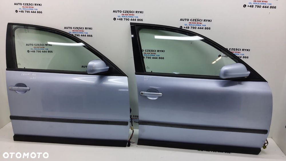 VW Passat B5 Kombi  Sedan  Drzwi Prawe  Przód LL5Y - 1