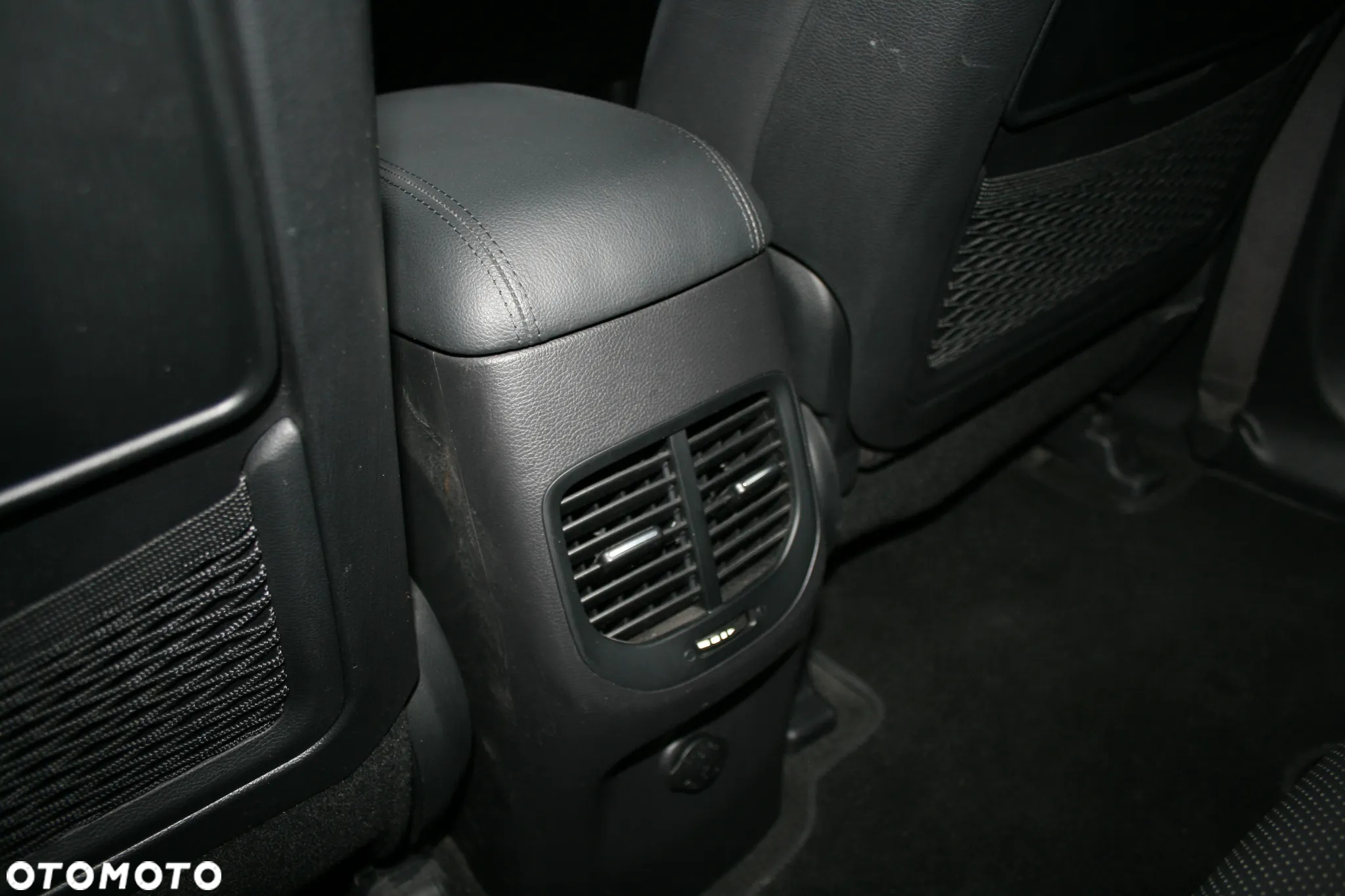 Kia Carens 1.6 GDI S 7os EU6 - 24