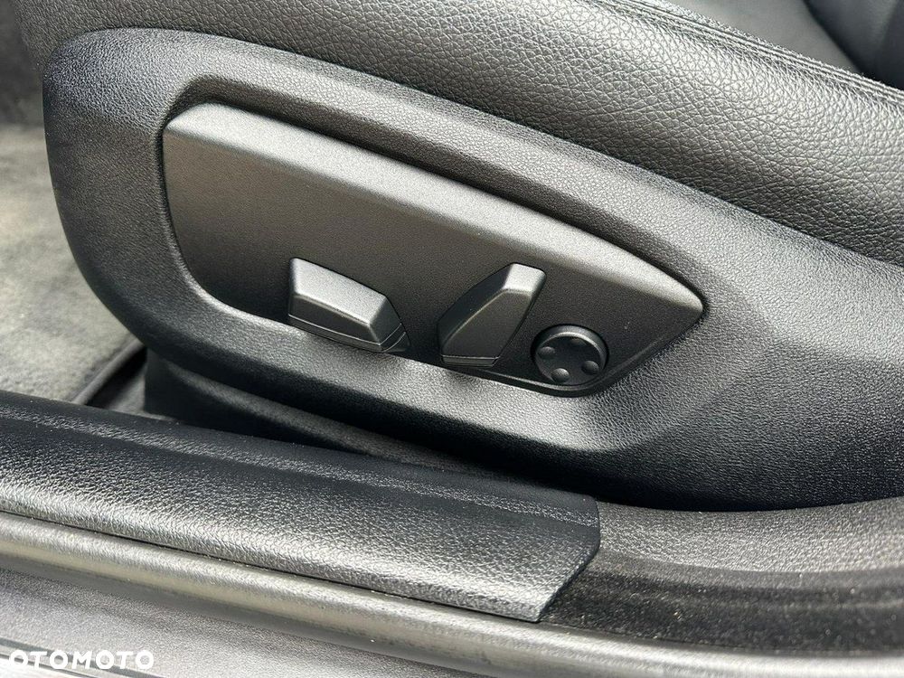 BMW Seria 5 525d xDrive - 12