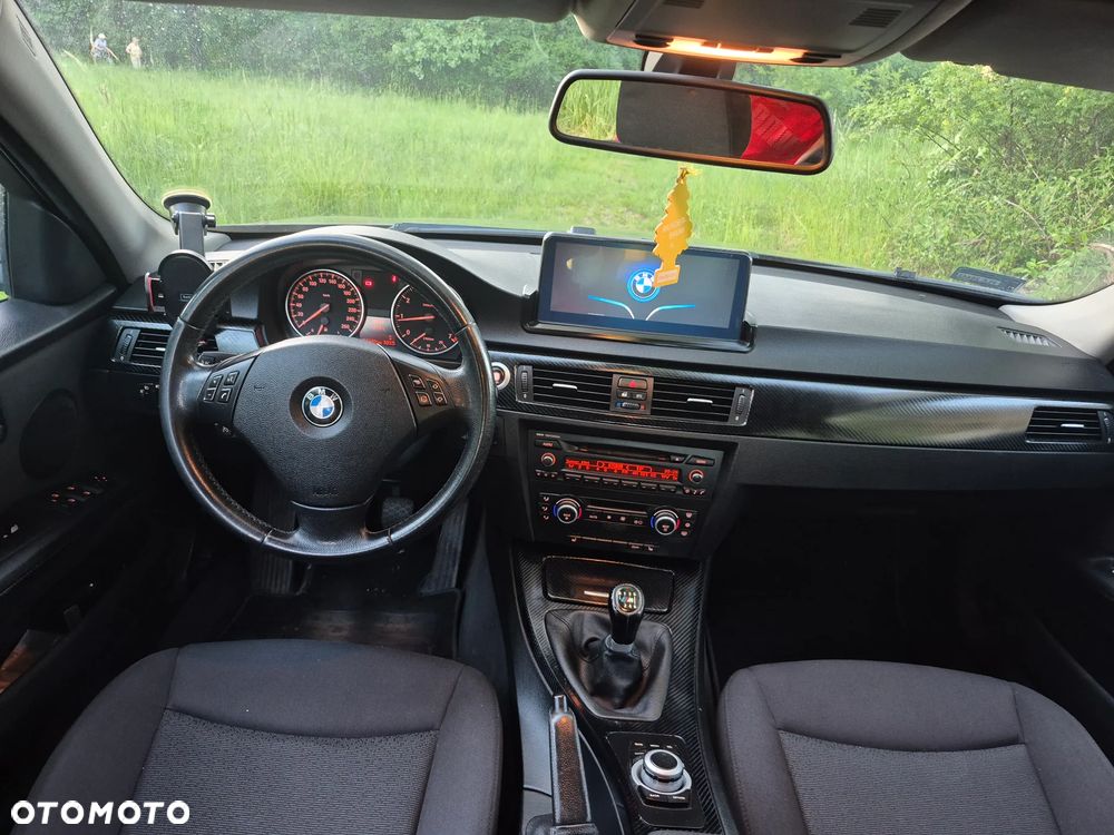 BMW Seria 3 318i - 9
