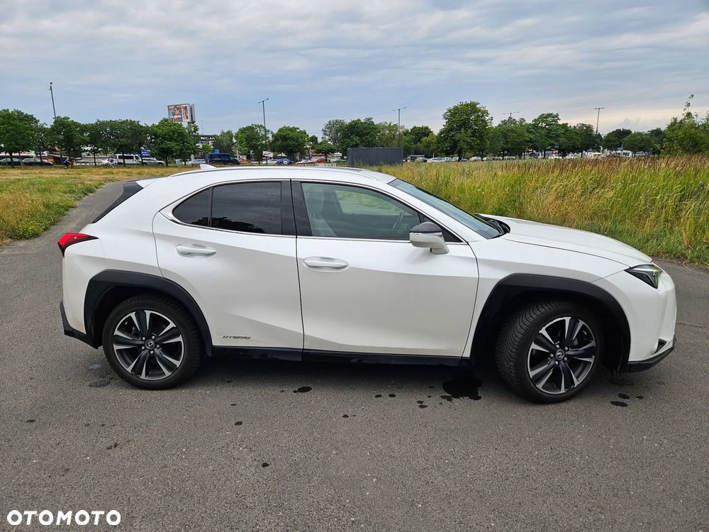 Lexus UX 250h (E-FOUR) Luxury Line - 2