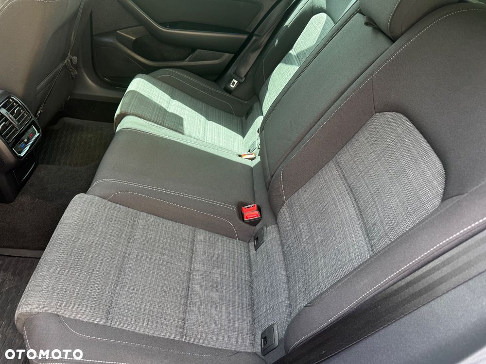Volkswagen Passat 2.0 TDI SCR DSG Comfortline - 7