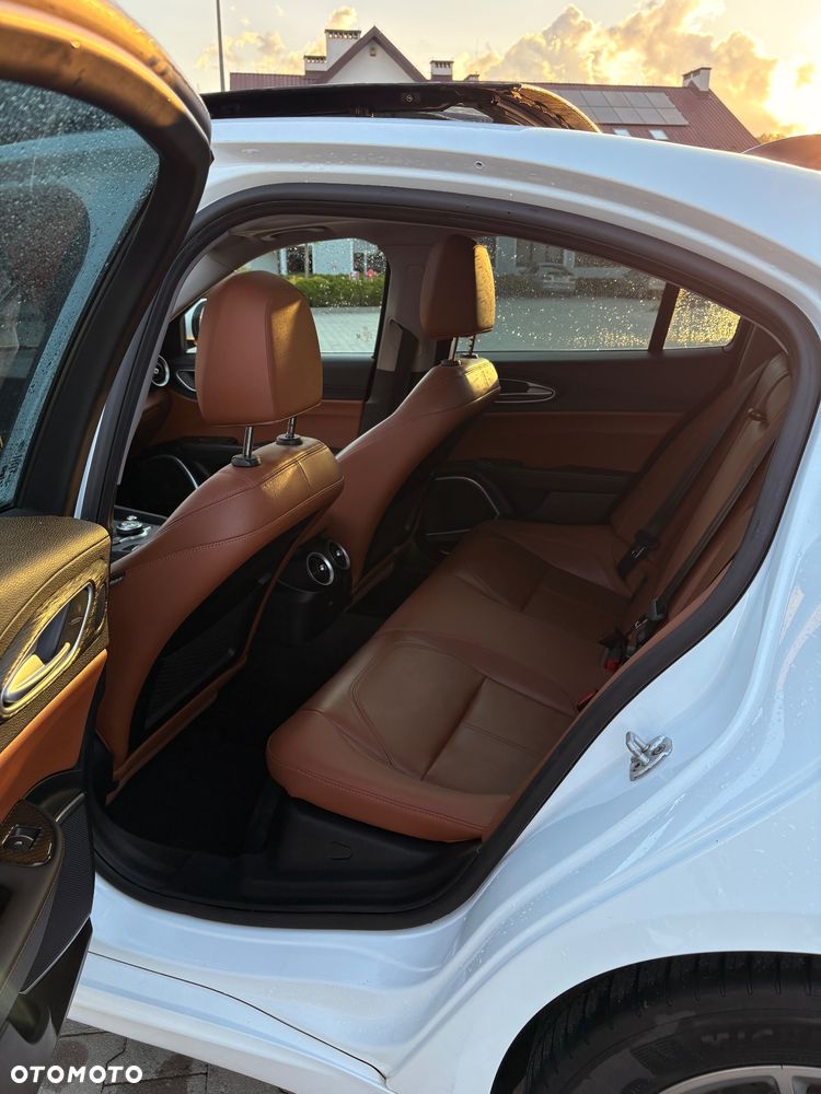 Alfa Romeo Giulia 2.0 Turbo TI Q4 - 11