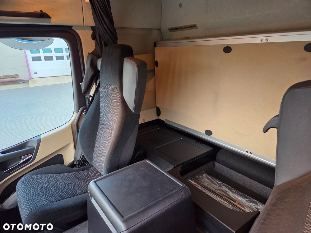 Mercedes-Benz Actros - 8