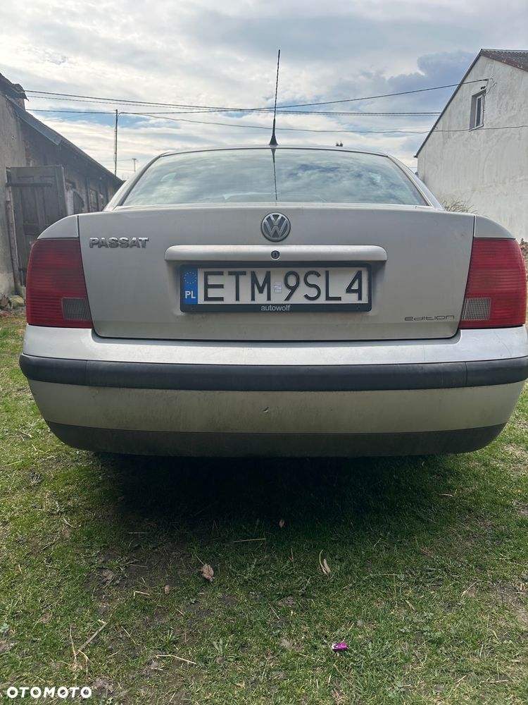 Volkswagen Passat 1.6 - 6