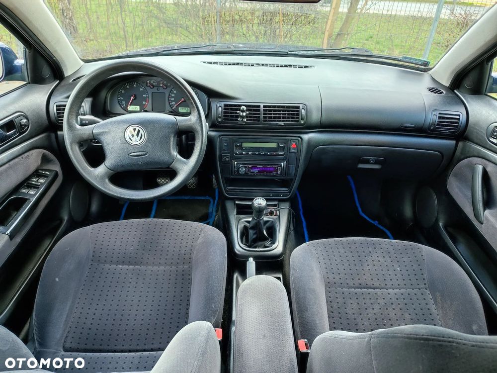 Volkswagen Passat 1.6 GL - 10