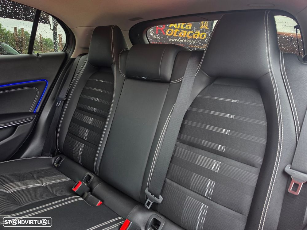 Mercedes-Benz GLA 200 Urban Aut. - 15