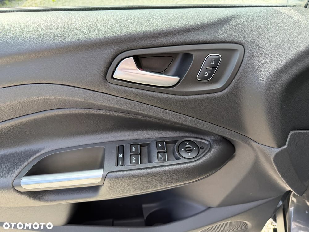 Ford Kuga 1.5 EcoBoost 2x4 Titanium - 32
