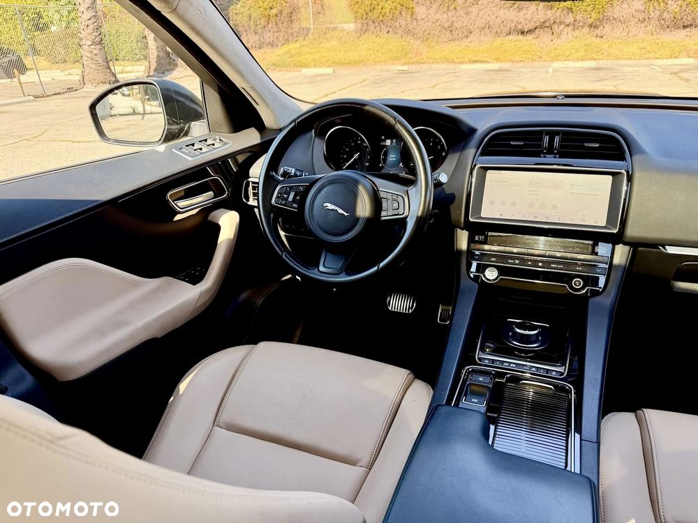 Jaguar F-Pace 2.0 i4P AWD R-Sport - 15