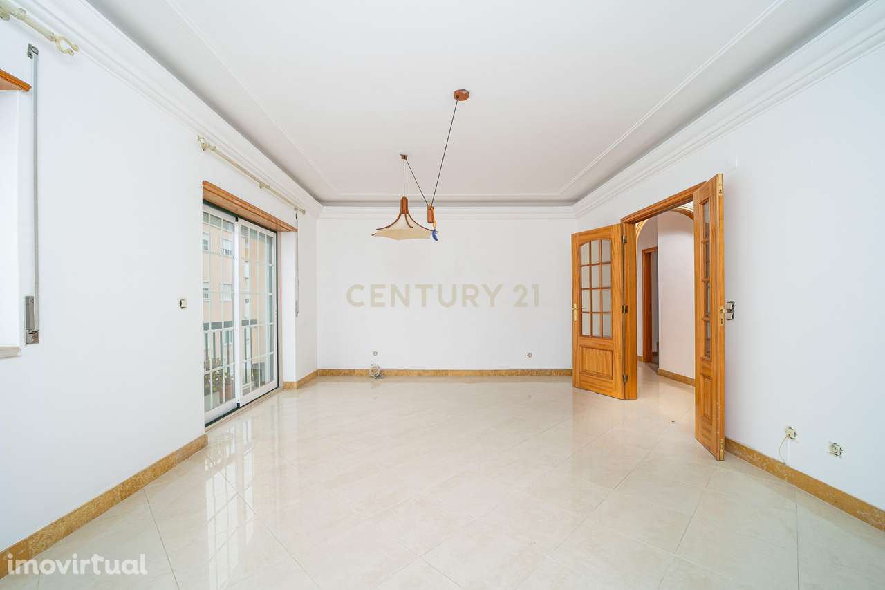 Apartamento T2 em Albarraque com parqueamento para arrendar - Grande imagem: 2/11