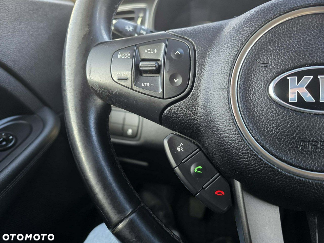 Kia Carens - 7