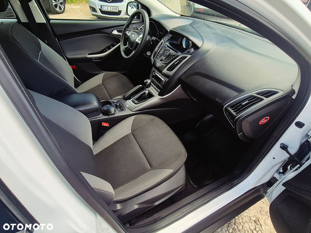 Ford Focus 1.6 TDCi DPF SYNC Edition - 29